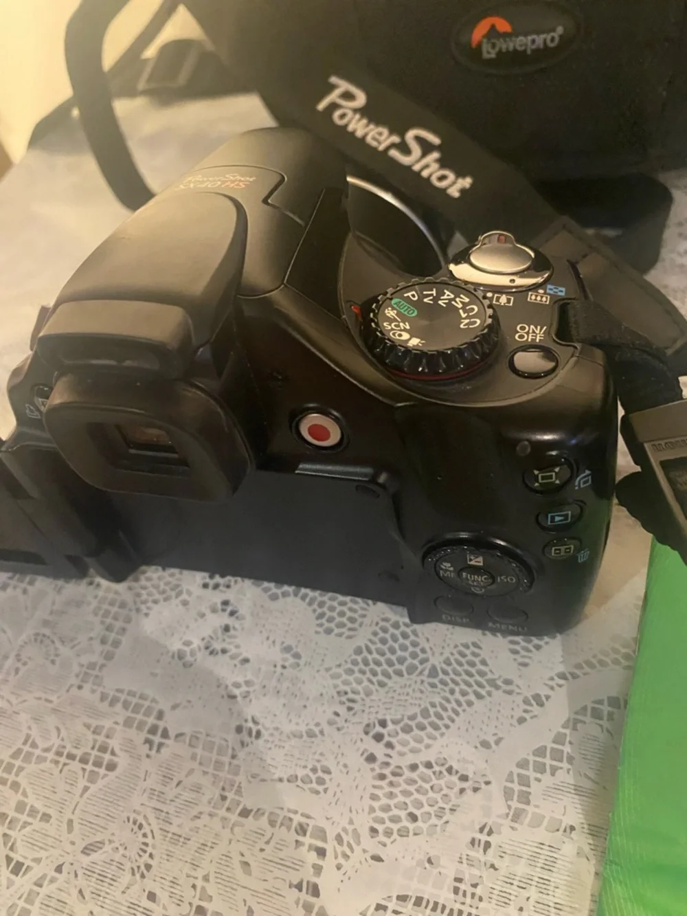 Canon PowerShot SX40 HS: 12.1 MP Digital Camera & Charger/Case - Picture 7 of 10